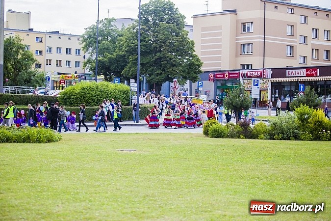 Zdjęcie w galerii na portalu naszraciborz.pl: Śląsk Kraina Wielu Kultur - przemarsz barwnego korowodu wiadomości z regionu