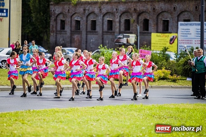 Zdjęcie w galerii na portalu naszraciborz.pl: Śląsk Kraina Wielu Kultur - przemarsz barwnego korowodu wiadomości z regionu
