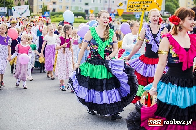 Zdjęcie w galerii na portalu naszraciborz.pl: Śląsk Kraina Wielu Kultur - przemarsz barwnego korowodu wiadomości z regionu