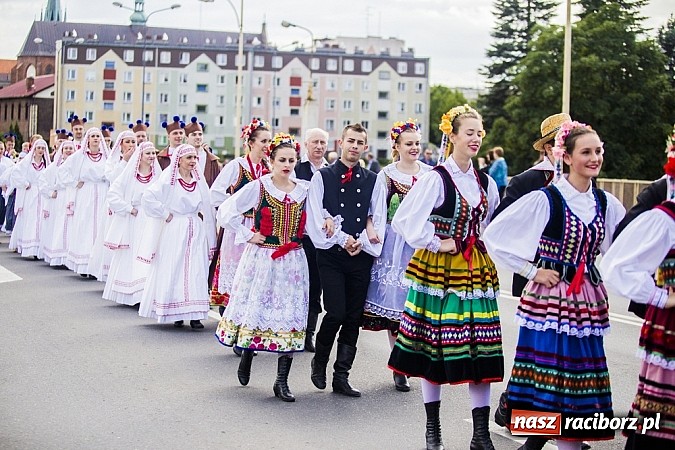 Zdjęcie w galerii na portalu naszraciborz.pl: Śląsk Kraina Wielu Kultur - przemarsz barwnego korowodu wiadomości z regionu