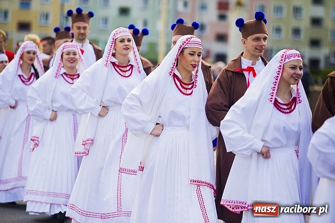 Zdjęcie w galerii na portalu naszraciborz.pl: Śląsk Kraina Wielu Kultur - przemarsz barwnego korowodu wiadomości z regionu