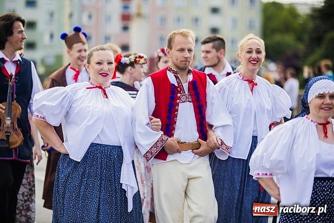 Zdjęcie w galerii na portalu naszraciborz.pl: Śląsk Kraina Wielu Kultur - przemarsz barwnego korowodu wiadomości z regionu