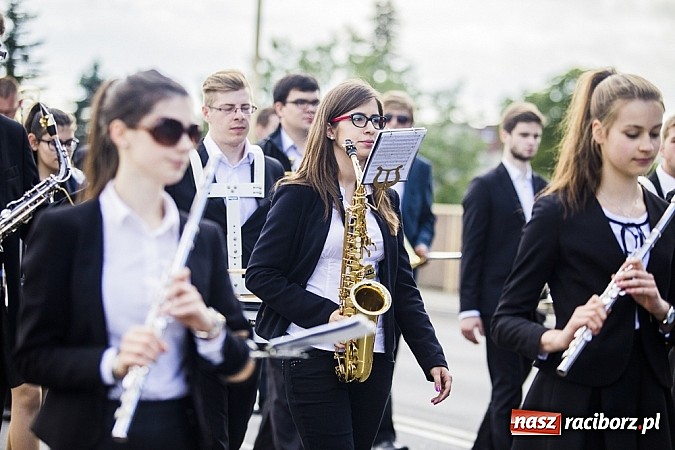 Zdjęcie w galerii na portalu naszraciborz.pl: Śląsk Kraina Wielu Kultur - przemarsz barwnego korowodu wiadomości z regionu