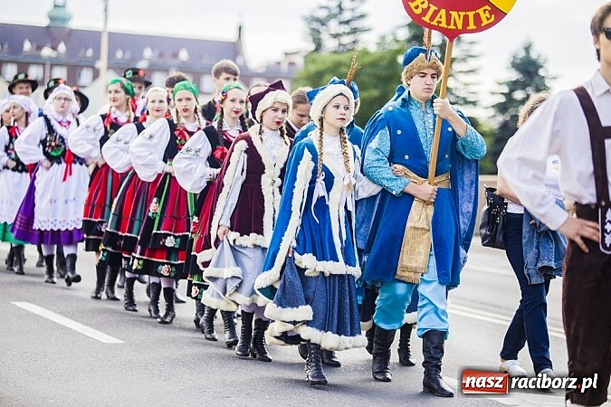 Zdjęcie w galerii na portalu naszraciborz.pl: Śląsk Kraina Wielu Kultur - przemarsz barwnego korowodu wiadomości z regionu