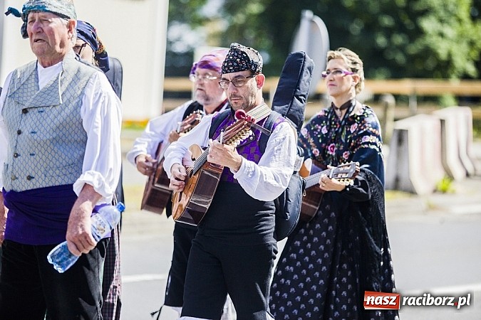 Zdjęcie w galerii na portalu naszraciborz.pl: Śląsk Kraina Wielu Kultur - przemarsz barwnego korowodu wiadomości z regionu