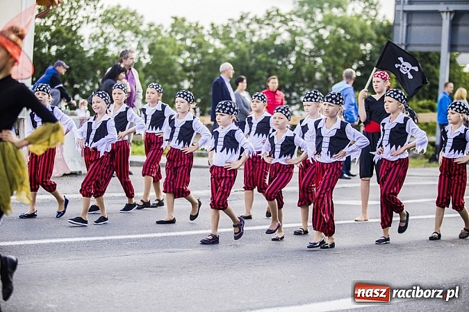 Zdjęcie w galerii na portalu naszraciborz.pl: Śląsk Kraina Wielu Kultur - przemarsz barwnego korowodu wiadomości z regionu
