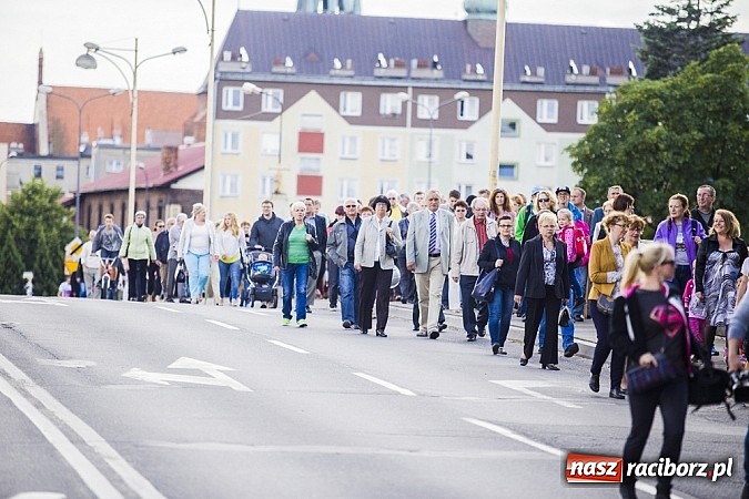 Zdjęcie w galerii na portalu naszraciborz.pl: Śląsk Kraina Wielu Kultur - przemarsz barwnego korowodu wiadomości z regionu