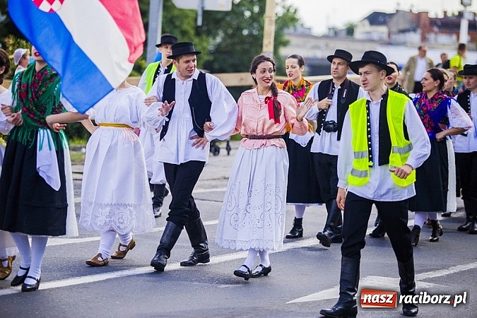 Zdjęcie w galerii na portalu naszraciborz.pl: Śląsk Kraina Wielu Kultur - przemarsz barwnego korowodu wiadomości z regionu