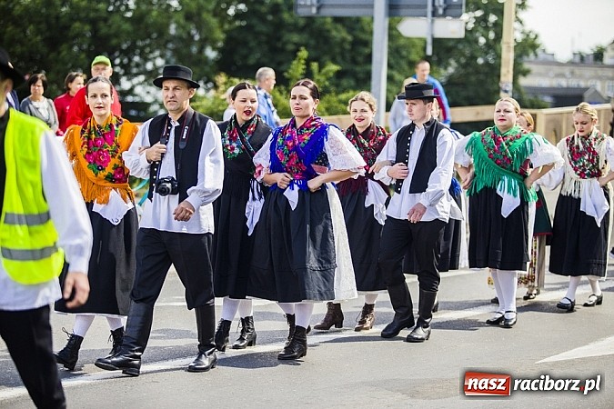 Zdjęcie w galerii na portalu naszraciborz.pl: Śląsk Kraina Wielu Kultur - przemarsz barwnego korowodu wiadomości z regionu