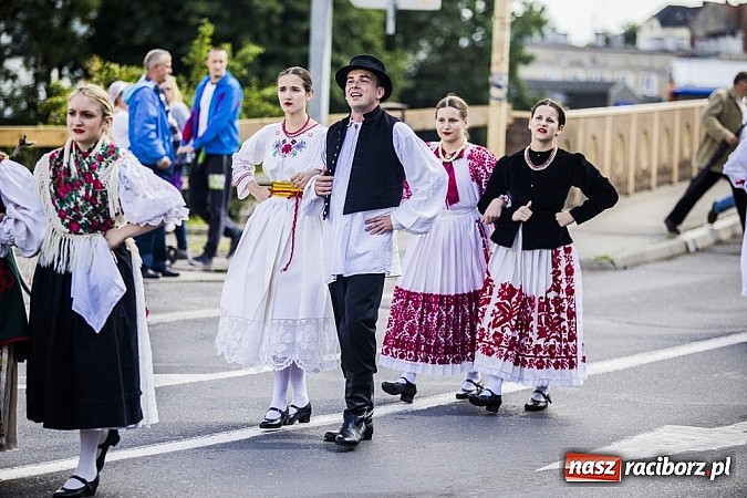 Zdjęcie w galerii na portalu naszraciborz.pl: Śląsk Kraina Wielu Kultur - przemarsz barwnego korowodu wiadomości z regionu