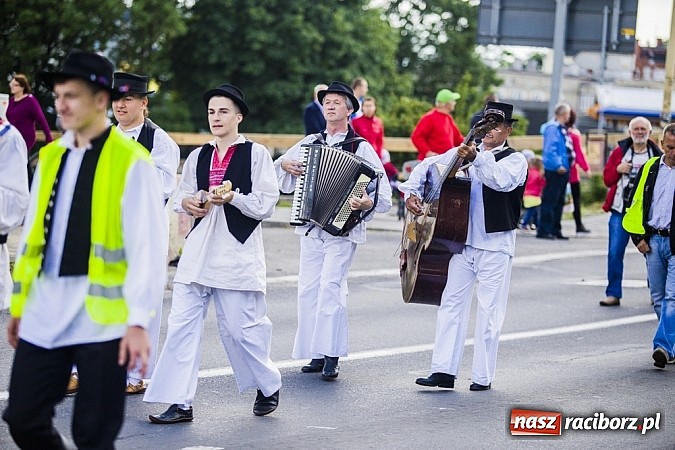 Zdjęcie w galerii na portalu naszraciborz.pl: Śląsk Kraina Wielu Kultur - przemarsz barwnego korowodu wiadomości z regionu