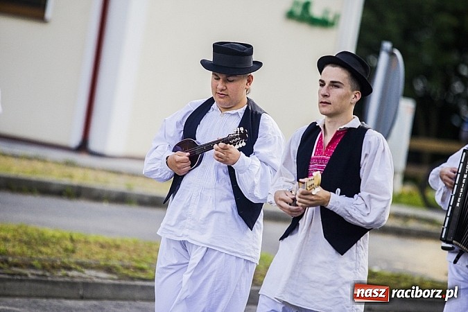 Zdjęcie w galerii na portalu naszraciborz.pl: Śląsk Kraina Wielu Kultur - przemarsz barwnego korowodu wiadomości z regionu