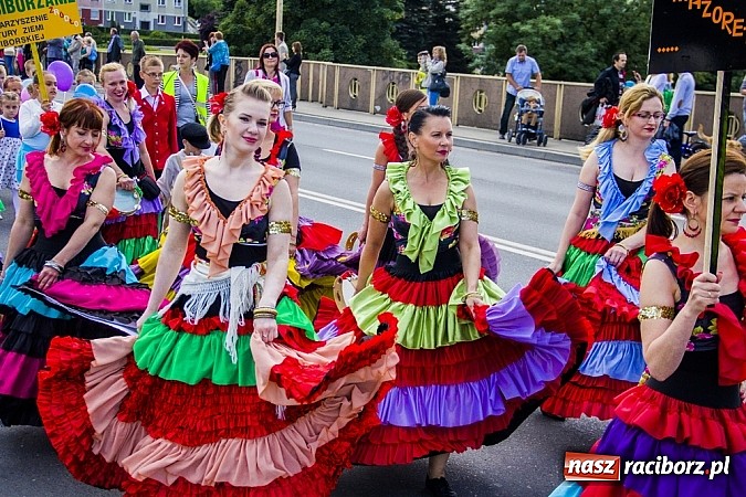 Zdjęcie w galerii na portalu naszraciborz.pl: Śląsk Kraina Wielu Kultur - przemarsz barwnego korowodu wiadomości z regionu