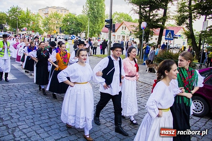 Zdjęcie w galerii na portalu naszraciborz.pl: Śląsk Kraina Wielu Kultur - przemarsz barwnego korowodu wiadomości z regionu
