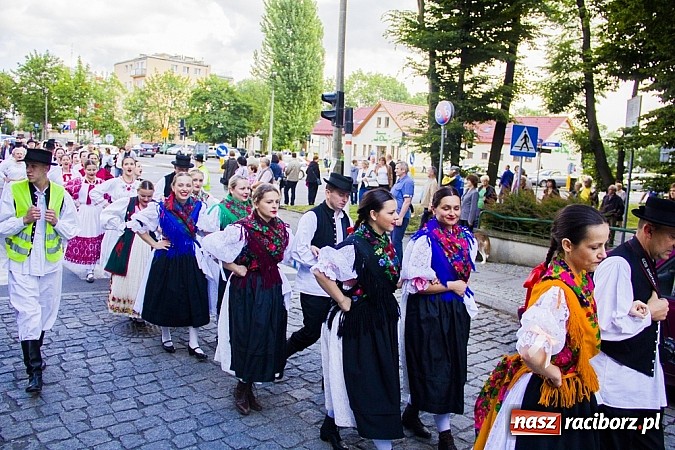 Zdjęcie w galerii na portalu naszraciborz.pl: Śląsk Kraina Wielu Kultur - przemarsz barwnego korowodu wiadomości z regionu