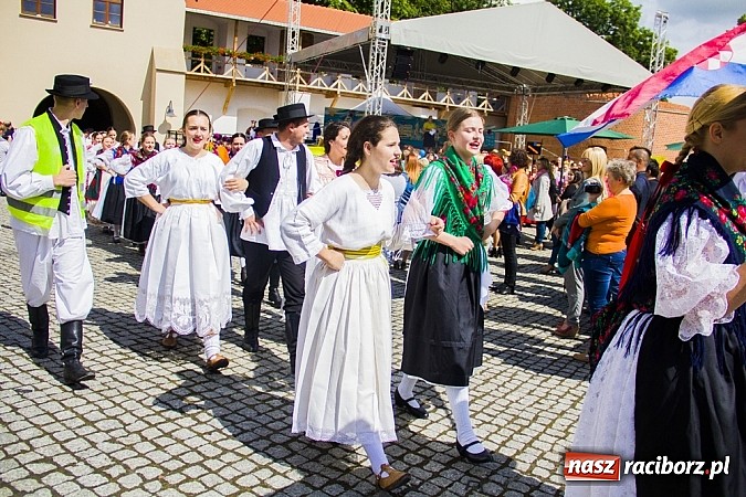 Zdjęcie w galerii na portalu naszraciborz.pl: Śląsk Kraina Wielu Kultur - przemarsz barwnego korowodu wiadomości z regionu