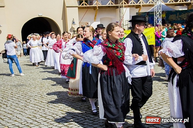 Zdjęcie w galerii na portalu naszraciborz.pl: Śląsk Kraina Wielu Kultur - przemarsz barwnego korowodu wiadomości z regionu