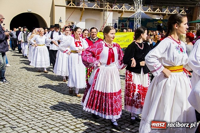 Zdjęcie w galerii na portalu naszraciborz.pl: Śląsk Kraina Wielu Kultur - przemarsz barwnego korowodu wiadomości z regionu