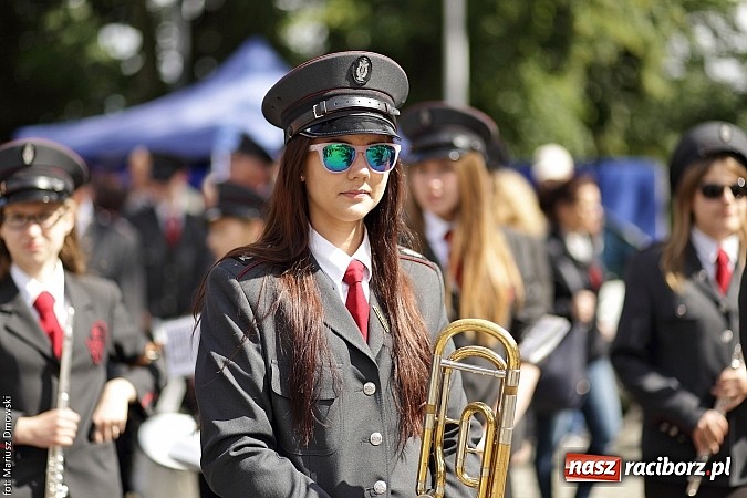Zdjęcie w galerii na portalu naszraciborz.pl: Kolorowi tancerze wystąpili na dziedzińcu Zamku Piastowskiego wiadomości z regionu