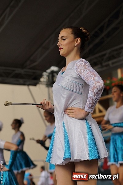 Zdjęcie w galerii na portalu naszraciborz.pl: Kolorowi tancerze wystąpili na dziedzińcu Zamku Piastowskiego wiadomości z regionu