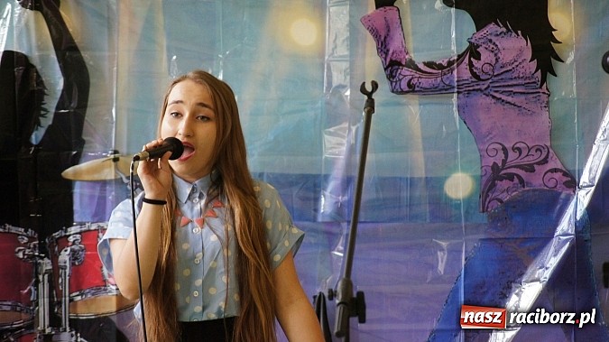 Zdjęcie w galerii na portalu naszraciborz.pl: III edycja powiatowego konkursu muzycznego z języka angielskiego w gimnazjum Pietrowicach Wielkich wiadomości z regionu