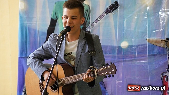 Zdjęcie w galerii na portalu naszraciborz.pl: III edycja powiatowego konkursu muzycznego z języka angielskiego w gimnazjum Pietrowicach Wielkich wiadomości z regionu