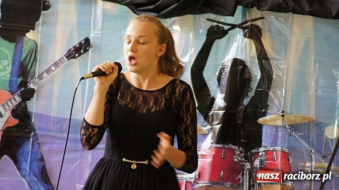 Zdjęcie w galerii na portalu naszraciborz.pl: III edycja powiatowego konkursu muzycznego z języka angielskiego w gimnazjum Pietrowicach Wielkich wiadomości z regionu