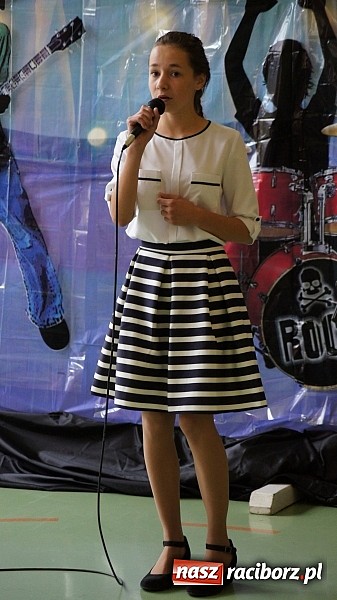 Zdjęcie w galerii na portalu naszraciborz.pl: III edycja powiatowego konkursu muzycznego z języka angielskiego w gimnazjum Pietrowicach Wielkich wiadomości z regionu