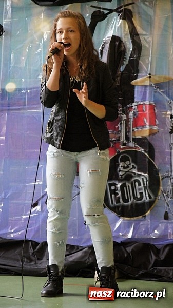 Zdjęcie w galerii na portalu naszraciborz.pl: III edycja powiatowego konkursu muzycznego z języka angielskiego w gimnazjum Pietrowicach Wielkich wiadomości z regionu