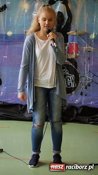 Zdjęcie w galerii na portalu naszraciborz.pl: III edycja powiatowego konkursu muzycznego z języka angielskiego w gimnazjum Pietrowicach Wielkich wiadomości z regionu