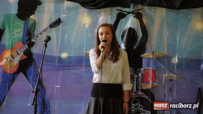 Zdjęcie w galerii na portalu naszraciborz.pl: III edycja powiatowego konkursu muzycznego z języka angielskiego w gimnazjum Pietrowicach Wielkich wiadomości z regionu