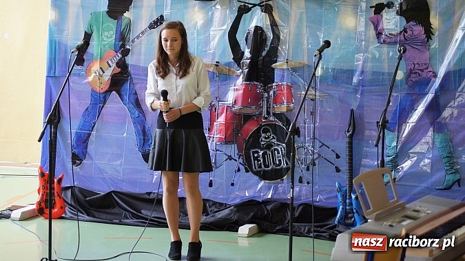 Zdjęcie w galerii na portalu naszraciborz.pl: III edycja powiatowego konkursu muzycznego z języka angielskiego w gimnazjum Pietrowicach Wielkich wiadomości z regionu