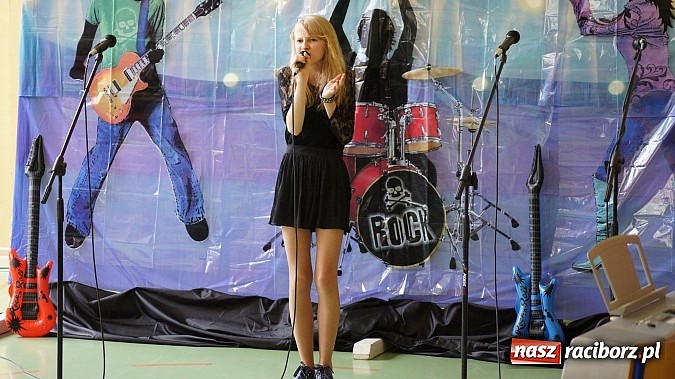 Zdjęcie w galerii na portalu naszraciborz.pl: III edycja powiatowego konkursu muzycznego z języka angielskiego w gimnazjum Pietrowicach Wielkich wiadomości z regionu