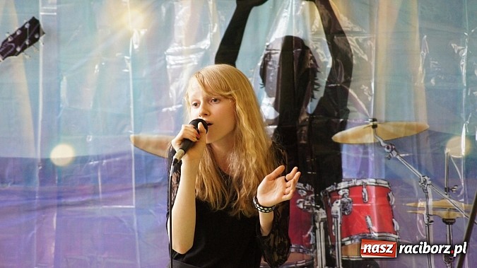 Zdjęcie w galerii na portalu naszraciborz.pl: III edycja powiatowego konkursu muzycznego z języka angielskiego w gimnazjum Pietrowicach Wielkich wiadomości z regionu