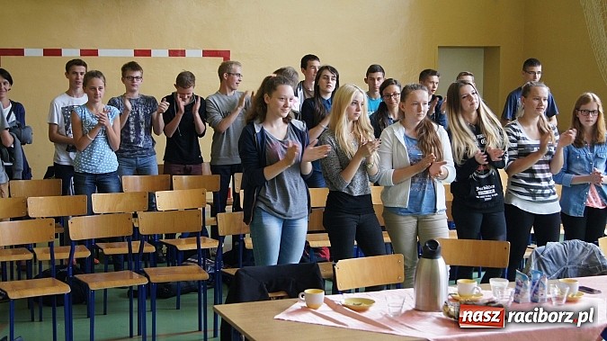 Zdjęcie w galerii na portalu naszraciborz.pl: III edycja powiatowego konkursu muzycznego z języka angielskiego w gimnazjum Pietrowicach Wielkich wiadomości z regionu