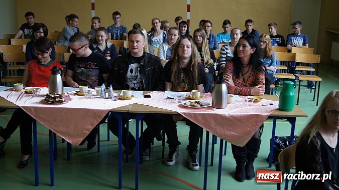 Zdjęcie w galerii na portalu naszraciborz.pl: III edycja powiatowego konkursu muzycznego z języka angielskiego w gimnazjum Pietrowicach Wielkich wiadomości z regionu