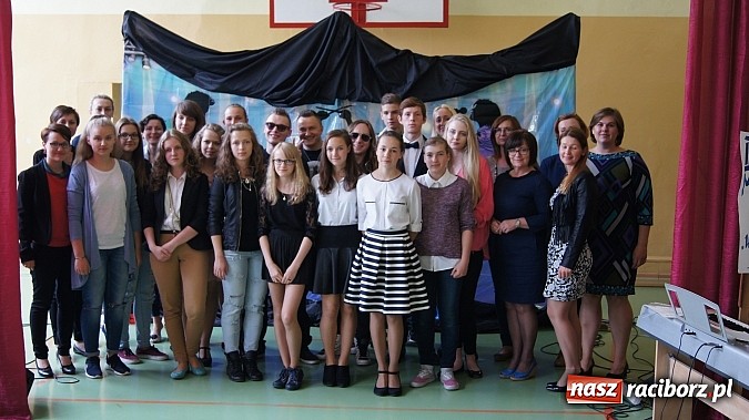 Zdjęcie w galerii na portalu naszraciborz.pl: III edycja powiatowego konkursu muzycznego z języka angielskiego w gimnazjum Pietrowicach Wielkich wiadomości z regionu