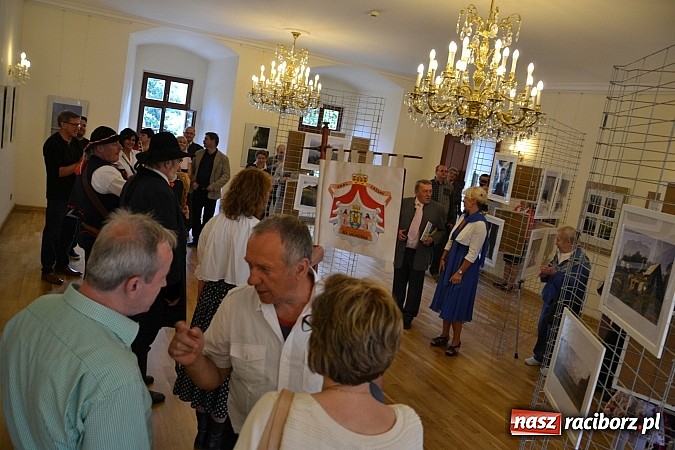 Zdjęcie w galerii na portalu naszraciborz.pl: Symfonia mojego serca - wernisaż fotografii Tomasa Sladecka na zamku  wiadomości z regionu
