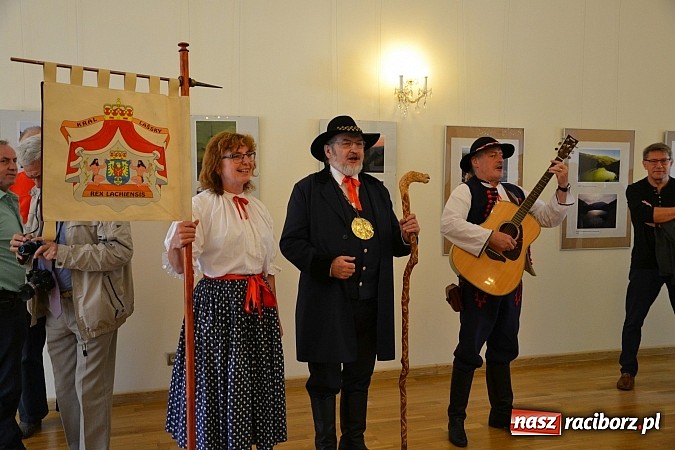 Zdjęcie w galerii na portalu naszraciborz.pl: Symfonia mojego serca - wernisaż fotografii Tomasa Sladecka na zamku  wiadomości z regionu