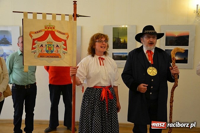 Zdjęcie w galerii na portalu naszraciborz.pl: Symfonia mojego serca - wernisaż fotografii Tomasa Sladecka na zamku  wiadomości z regionu