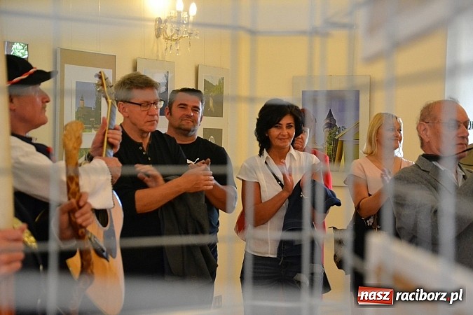 Zdjęcie w galerii na portalu naszraciborz.pl: Symfonia mojego serca - wernisaż fotografii Tomasa Sladecka na zamku  wiadomości z regionu
