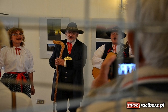 Zdjęcie w galerii na portalu naszraciborz.pl: Symfonia mojego serca - wernisaż fotografii Tomasa Sladecka na zamku  wiadomości z regionu