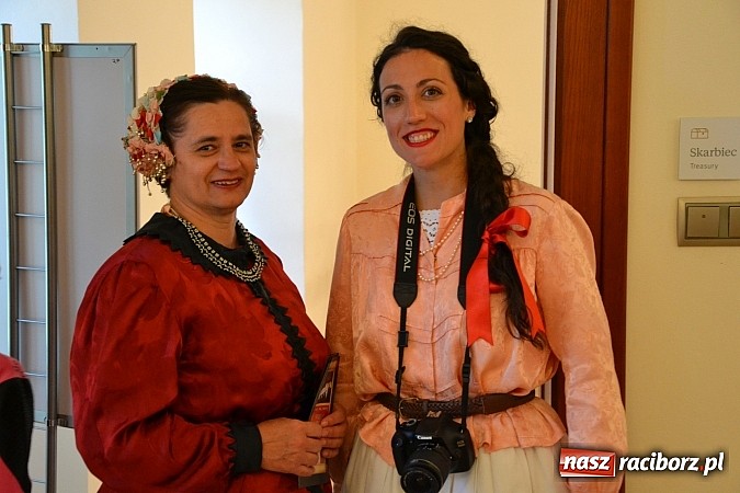 Zdjęcie w galerii na portalu naszraciborz.pl: Symfonia mojego serca - wernisaż fotografii Tomasa Sladecka na zamku  wiadomości z regionu