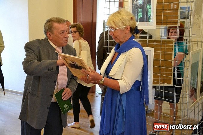 Zdjęcie w galerii na portalu naszraciborz.pl: Symfonia mojego serca - wernisaż fotografii Tomasa Sladecka na zamku  wiadomości z regionu