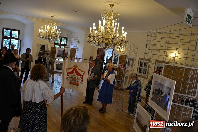 Zdjęcie w galerii na portalu naszraciborz.pl: Symfonia mojego serca - wernisaż fotografii Tomasa Sladecka na zamku  wiadomości z regionu