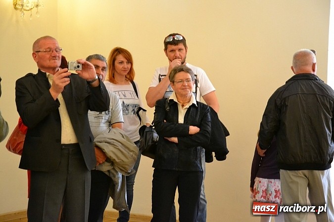 Zdjęcie w galerii na portalu naszraciborz.pl: Symfonia mojego serca - wernisaż fotografii Tomasa Sladecka na zamku  wiadomości z regionu