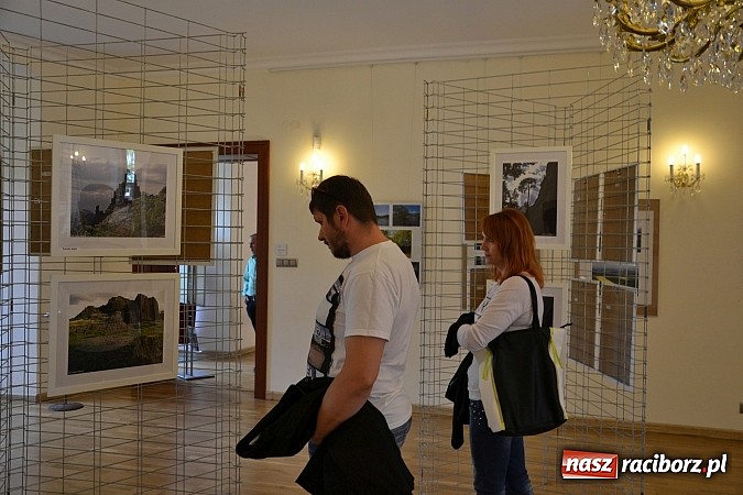 Zdjęcie w galerii na portalu naszraciborz.pl: Symfonia mojego serca - wernisaż fotografii Tomasa Sladecka na zamku  wiadomości z regionu
