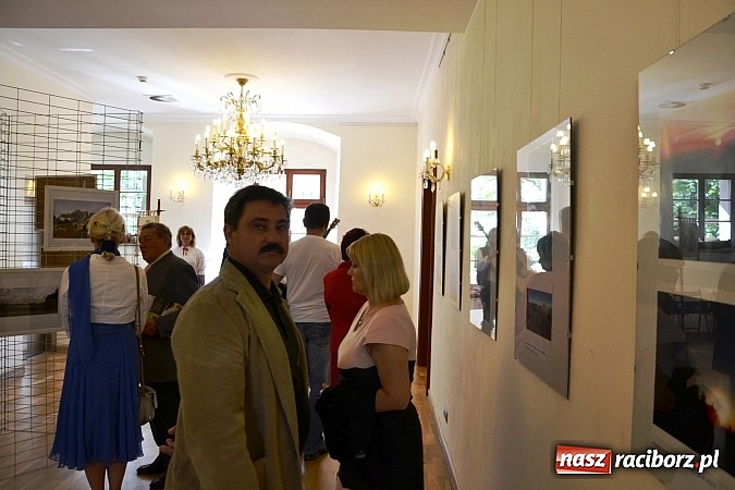 Zdjęcie w galerii na portalu naszraciborz.pl: Symfonia mojego serca - wernisaż fotografii Tomasa Sladecka na zamku  wiadomości z regionu