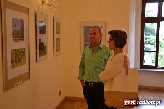 Zdjęcie w galerii na portalu naszraciborz.pl: Symfonia mojego serca - wernisaż fotografii Tomasa Sladecka na zamku  wiadomości z regionu