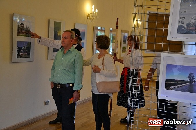 Zdjęcie w galerii na portalu naszraciborz.pl: Symfonia mojego serca - wernisaż fotografii Tomasa Sladecka na zamku  wiadomości z regionu